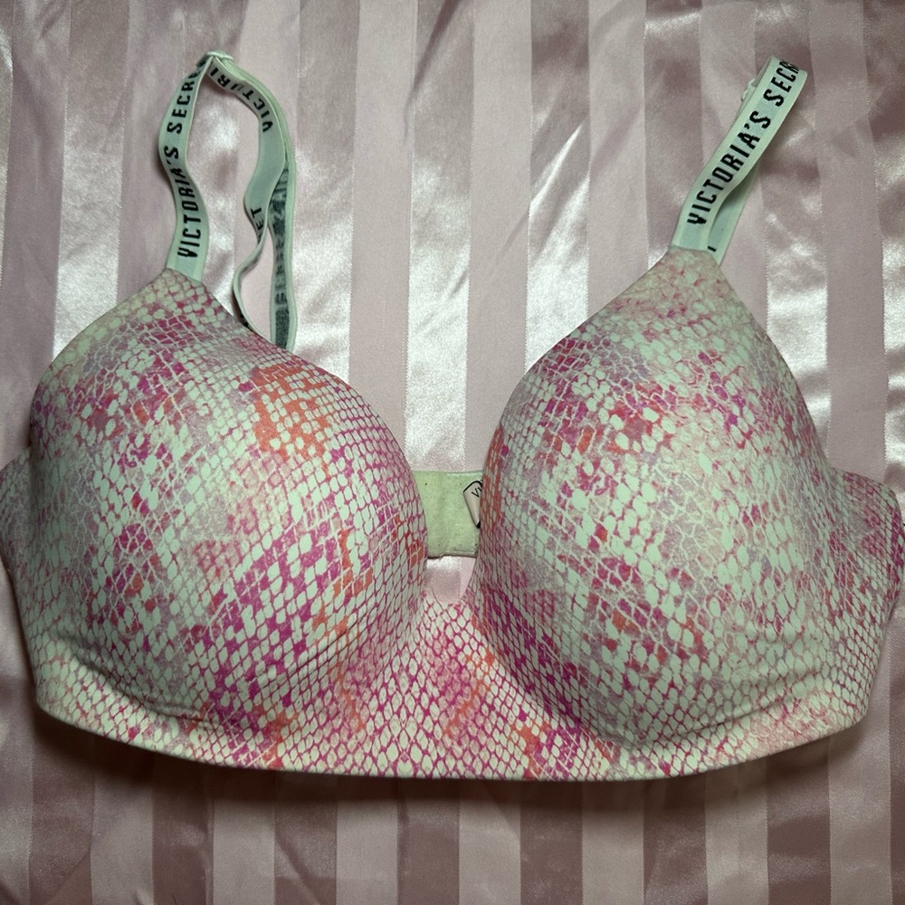 Pink snake print 38D Victoria’s Secret t-shirt lightly lined wireless bra